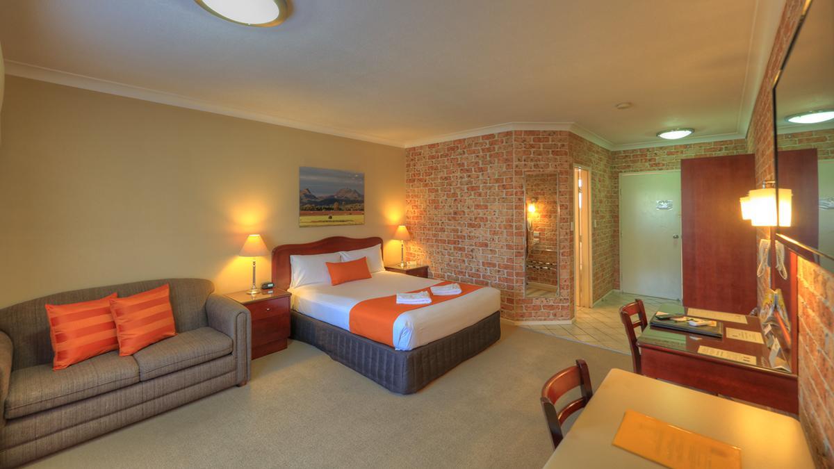 Endeavour Court Motor Inn Ντούμπο Εξωτερικό φωτογραφία