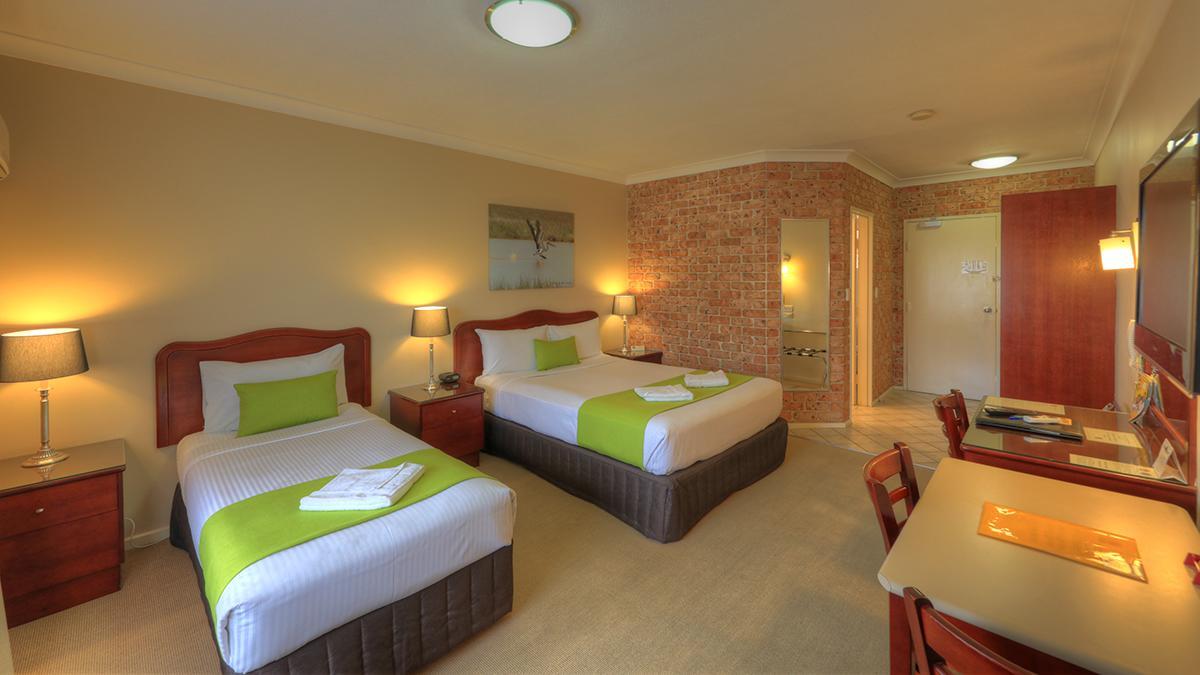 Endeavour Court Motor Inn Ντούμπο Εξωτερικό φωτογραφία