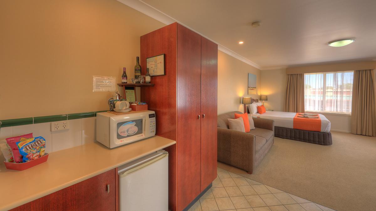 Endeavour Court Motor Inn Ντούμπο Εξωτερικό φωτογραφία