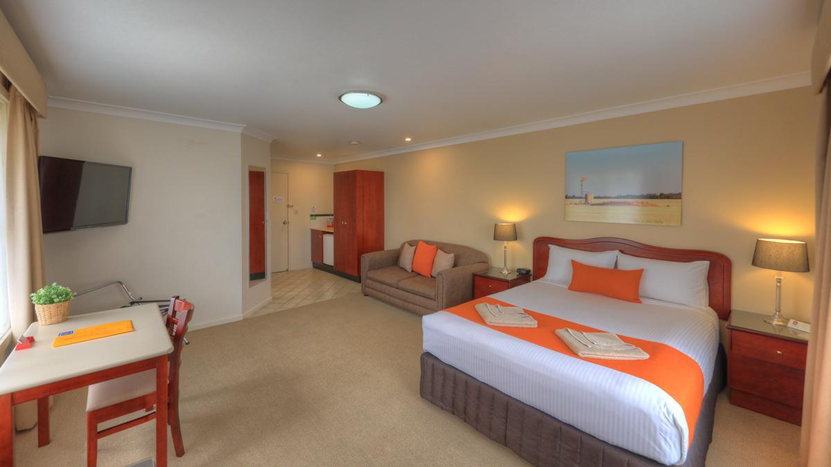 Endeavour Court Motor Inn Ντούμπο Εξωτερικό φωτογραφία